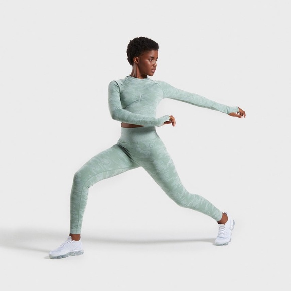 Gymshark CAMO SEAMLESS LONG SLEEVE CROP TOP- Sage Green - Picture 3 of 3